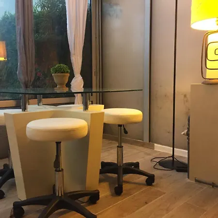 Vakantiehuis Maison 2 Chambres Avec Jardinet - By La Source D'orfee *