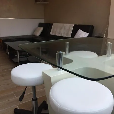 Vakantiehuis Maison 2 Chambres Avec Jardinet - By La Source D'orfee